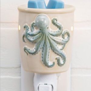 *scentsy* plug in.
